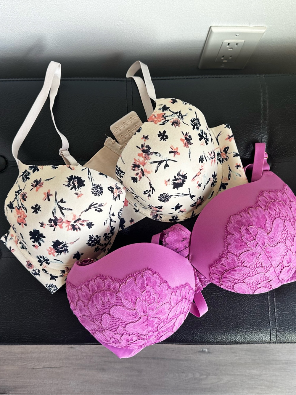 πΈ5/$20πΈ
Set of 2 Cream Floral Bra and Fuschia Purple Lace Push-Up Duo